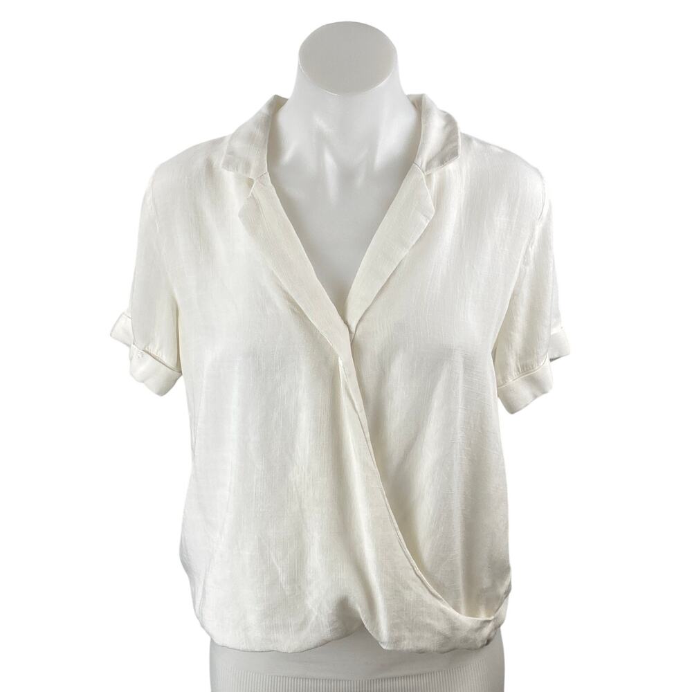 Vici Kienna Women's White Textured Drape V Neck Short Sleeve Wrap Blouse Top S